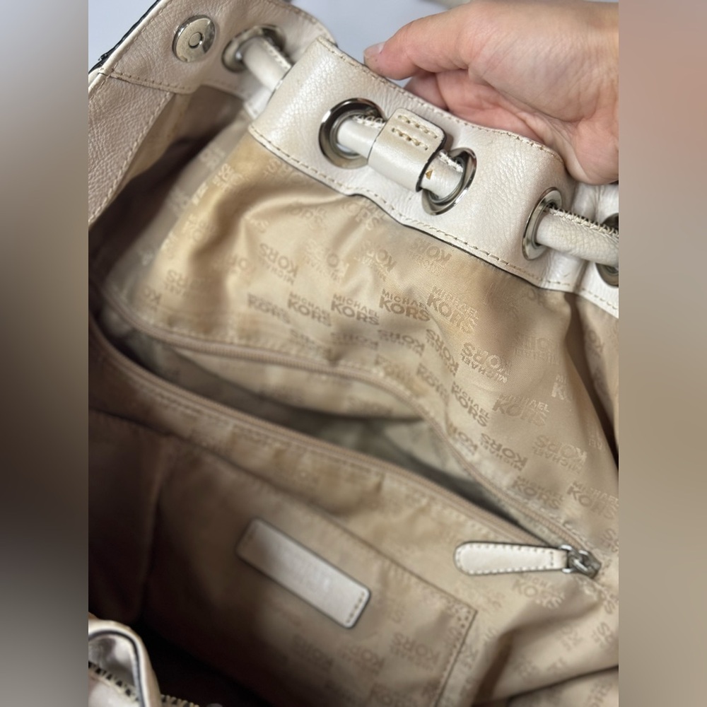 Michael Kors Astor Large Vanilla Leather Tote Bag - Picture 15 of 15